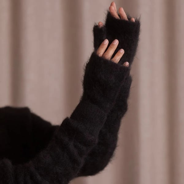 Alpaca Blend Wrist Warmers black Original Story 
