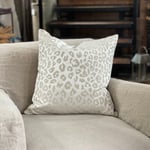 Temperley x Romo Saskia Cushion Cover pearl/ivory 50x50 — kuva 1