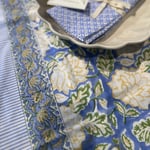 Dahlia Blue & Yellow -pöytäliina 170x350cm, Chamois — kuva 2