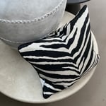 Zebra Cushion Cover 50x50 black  — kuva 1