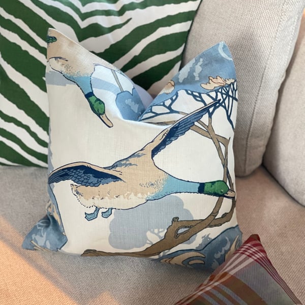 Flying Ducks tyynynpäällinen valkoinen, Mulberry