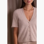 Lyhythihainen Karlian-kashmirneuletakki V-kaula-aukolla, Latte, Original Story — kuva 2