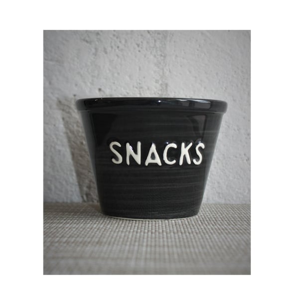 Kulho Snacks musta Bruka Design